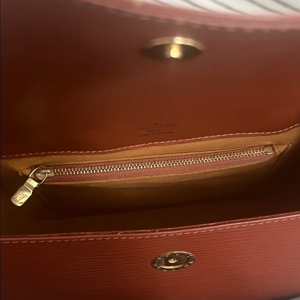 LV Epi Leather Brown Shoulder Bag - Picture 8 of 12